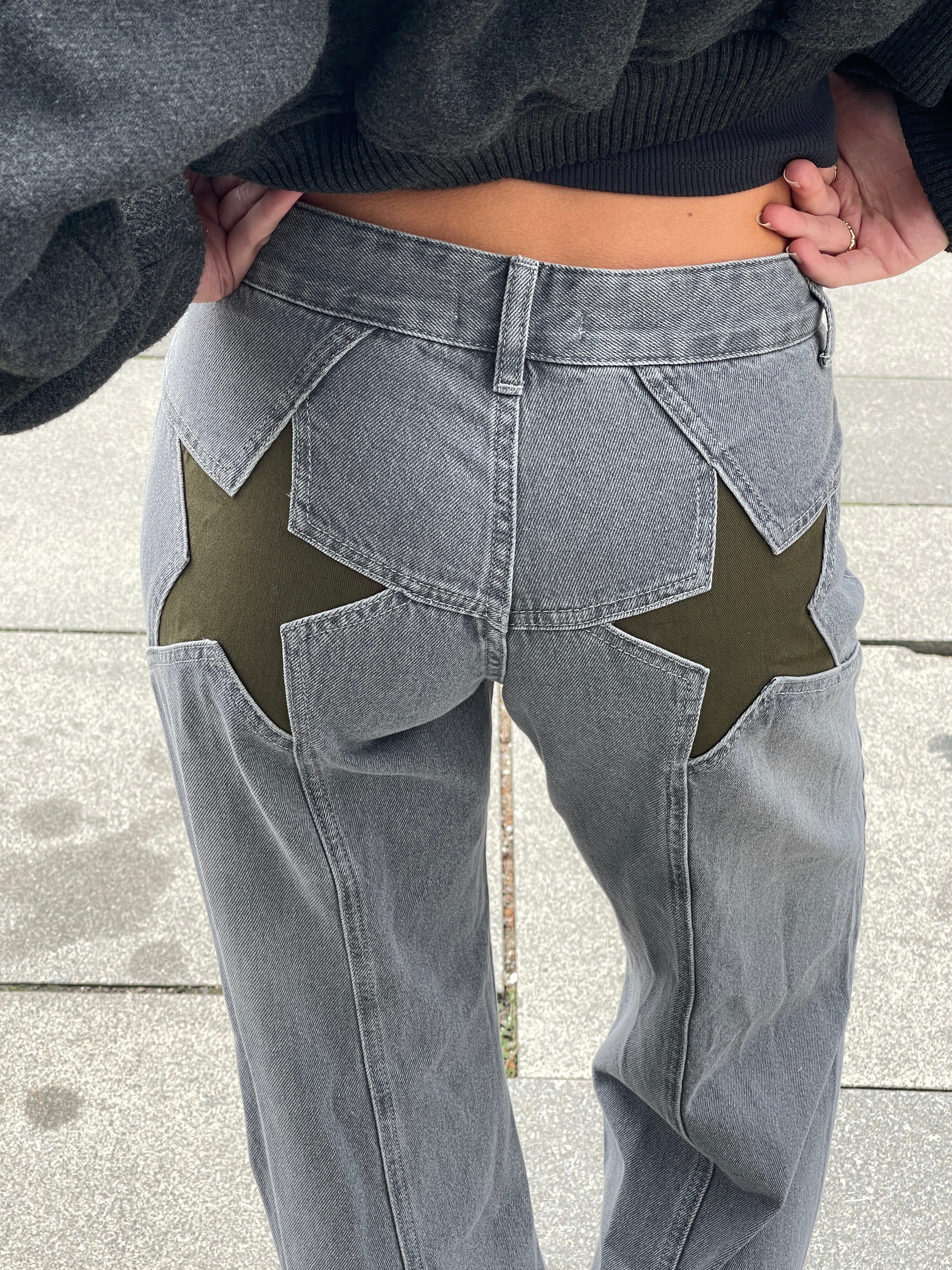 Lola Star Jeans – Oversized Jeans with Star Detail