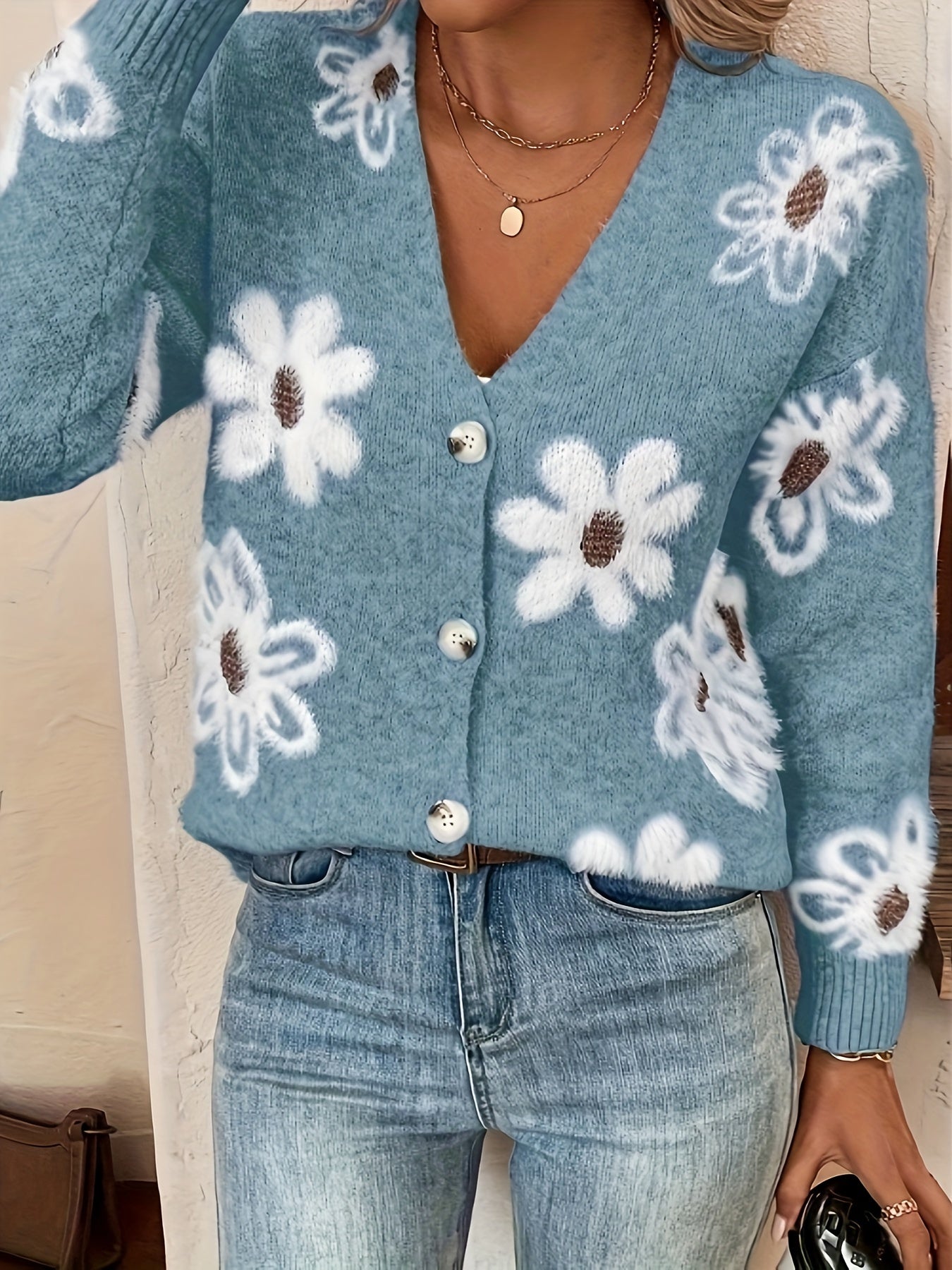 Daisy | Knitted Cardigan with Floral Pattern