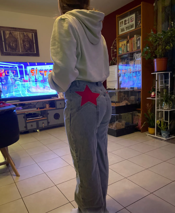Lola Star Jeans – Oversized Jeans with Star Detail